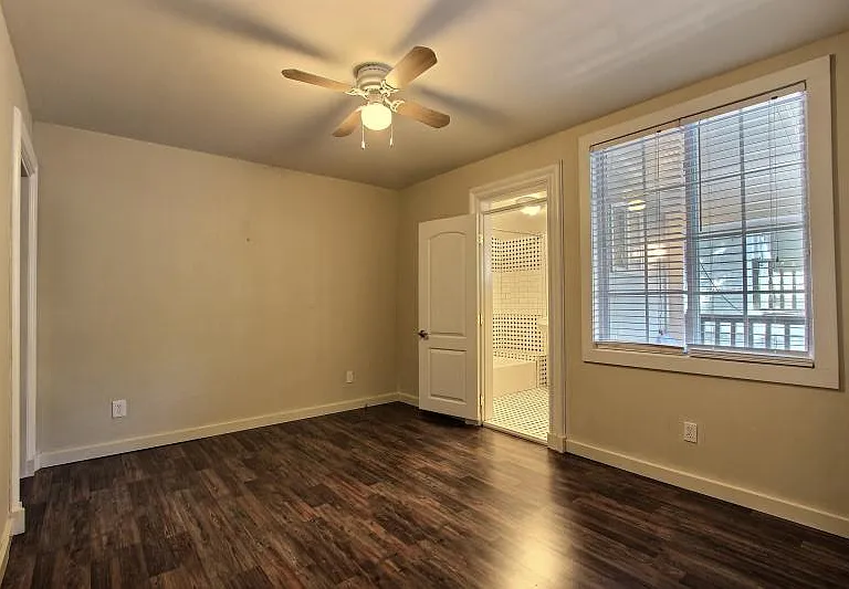 214 E Gwinnett St #B — Photo 3
