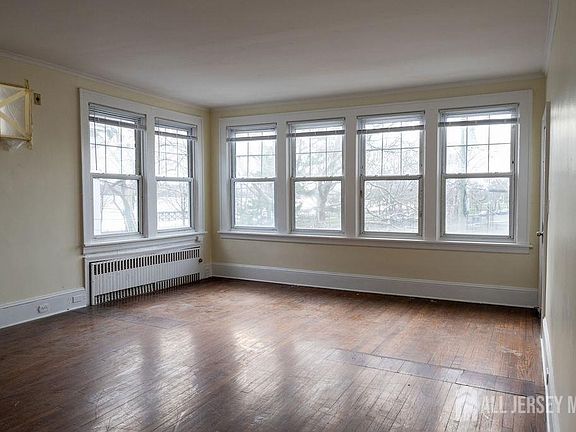 2nd image of 46 Catalpa Ave Floor 2