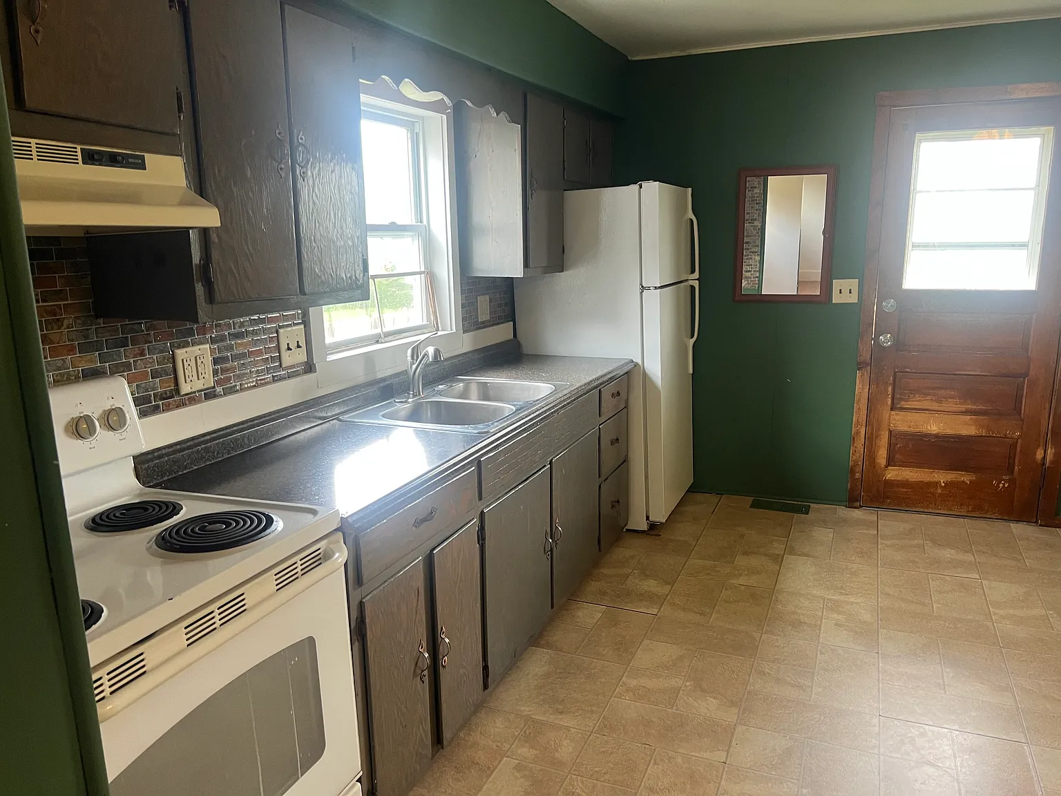 3 bed, 1300 sqft, $1,050 — Photo 3