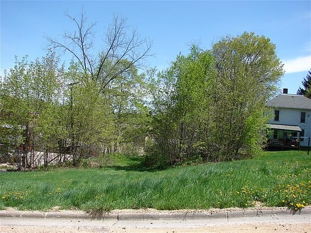 2nd image of 112 S Chestnut