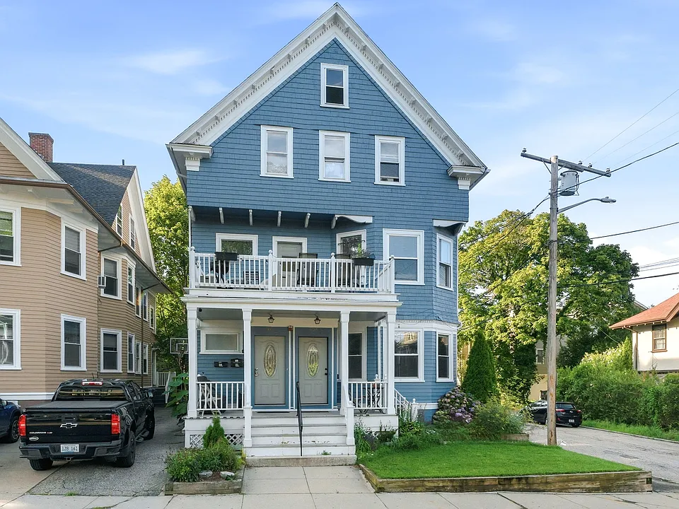390 Lloyd Ave #1