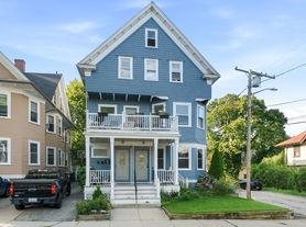 390 Lloyd Ave, Providence, RI