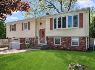 6 Zoar St, North Providence, RI 02911