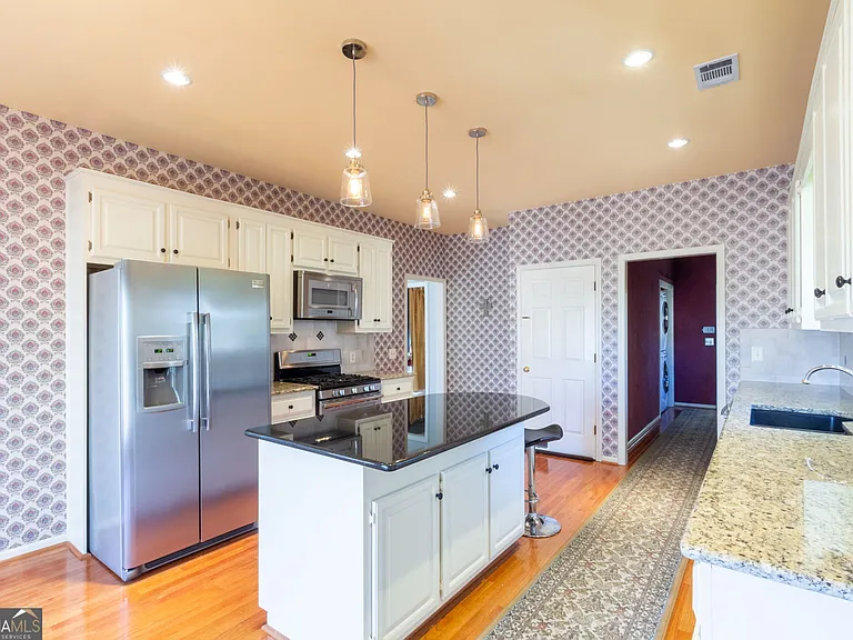 612 Redbud Ln — Photo 37