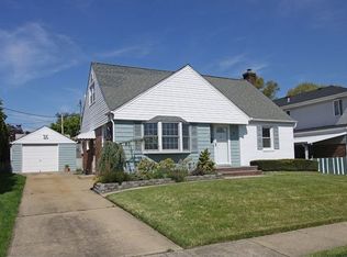 5 Major Ln, New Hyde Park, NY 11040