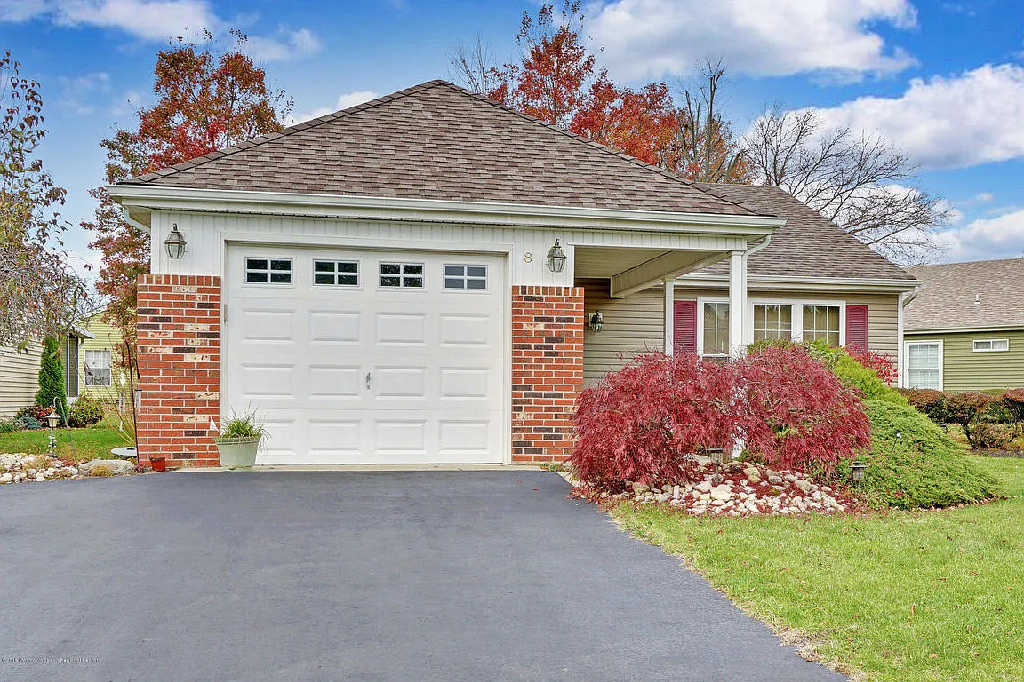 8 Normanton Ave photo 1