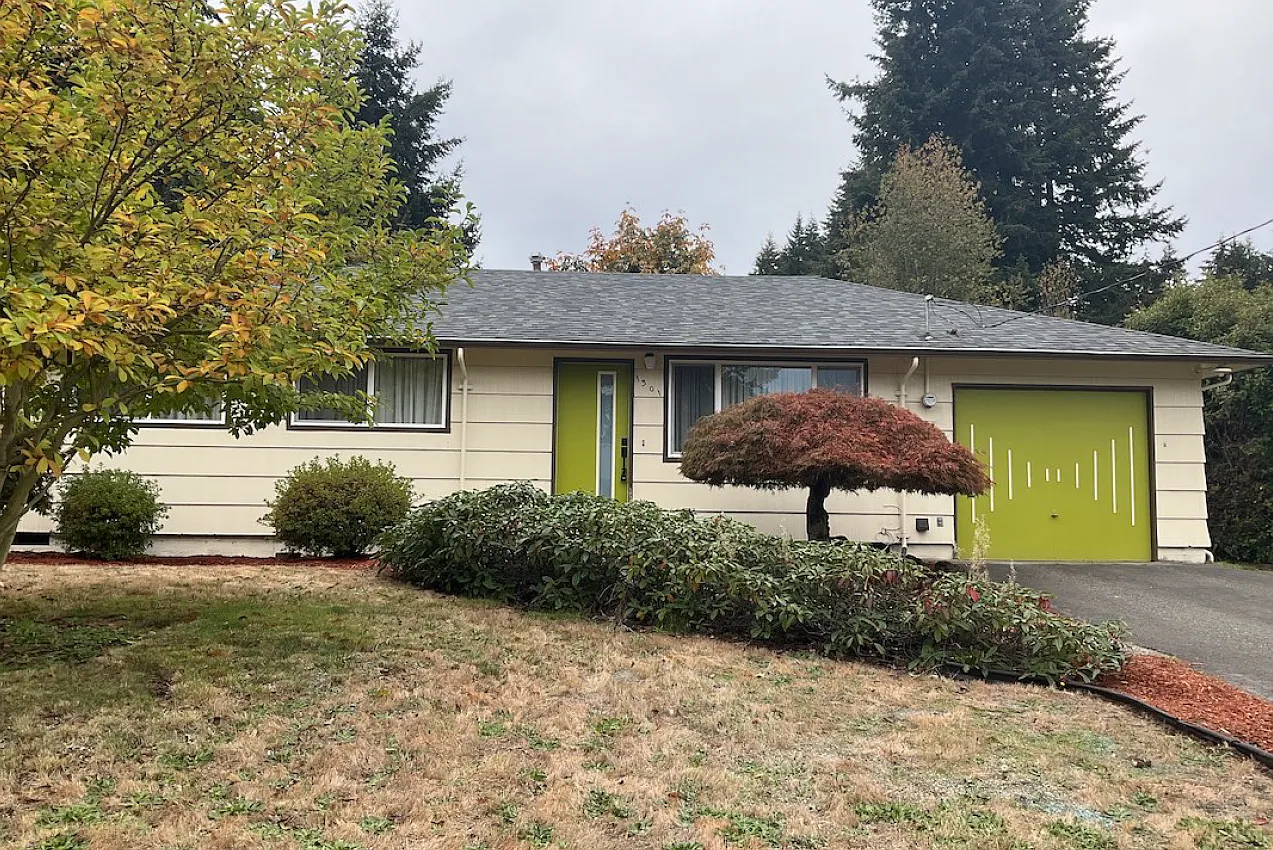 Pierce Pl NE, Renton — Photo 1