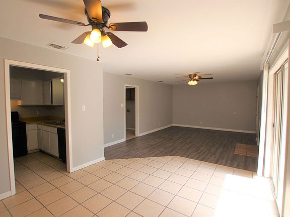 3rd image of 4222 Southpark Dr #106
