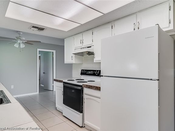 3rd image of 318 Cherry Tree Dr