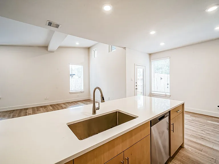 2523 Appian Way — Photo 13