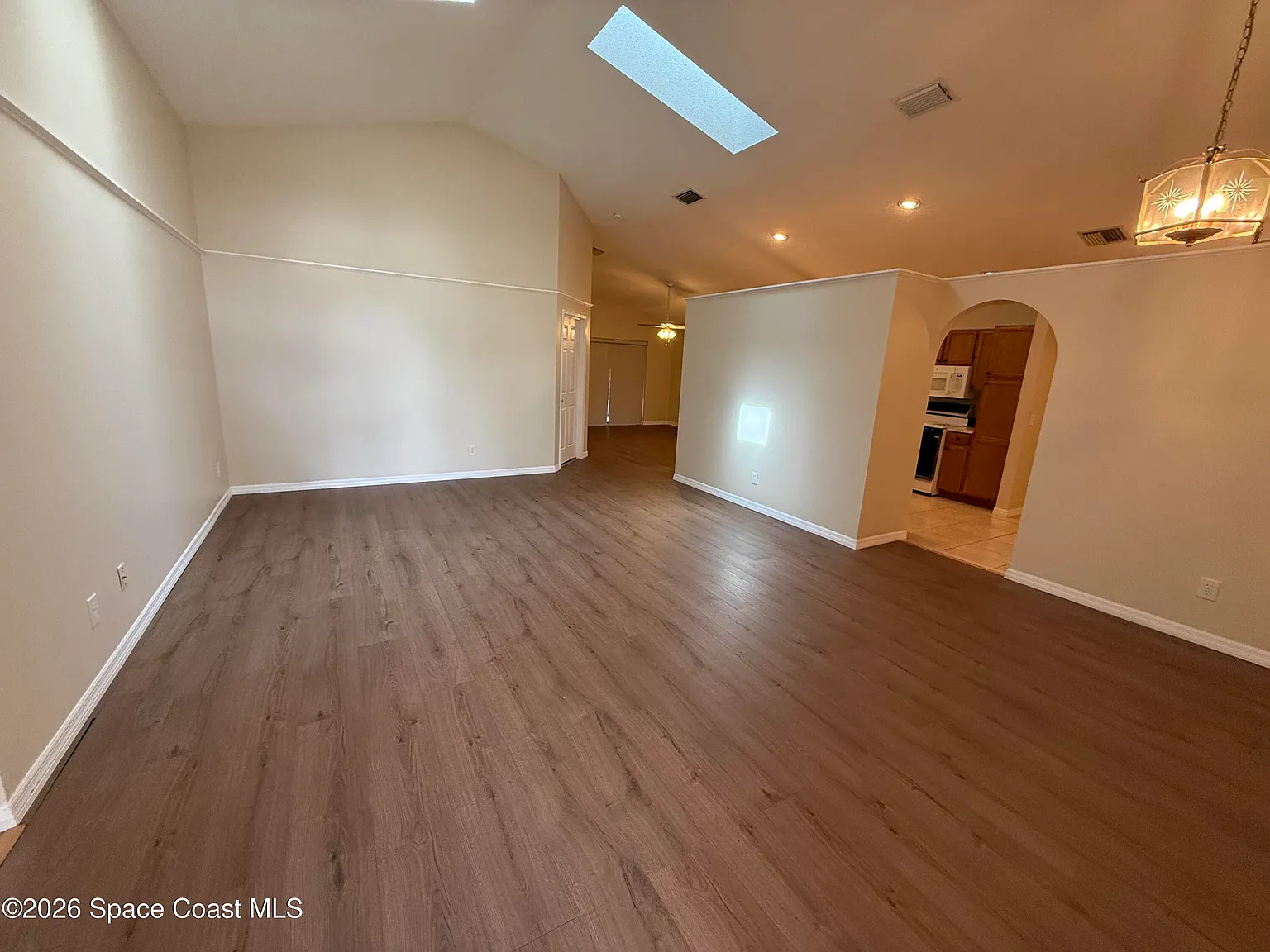 3 bed, 2.0 bath, 1544 sqft, $2,300 — Photo 3