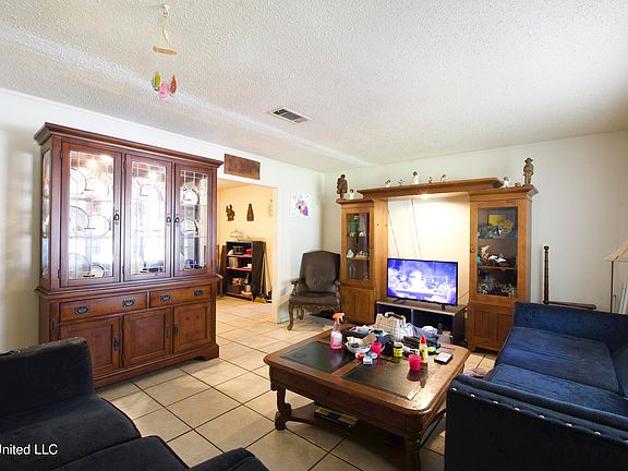 2nd image of 1311 Poplar Ave