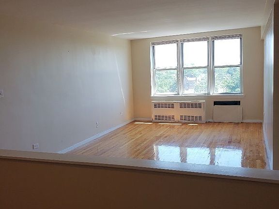 3rd image of 465 E 7th St APT 2L