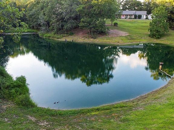 3rd image of 907 Early Walden Rd