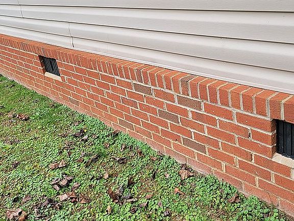 Vented, brick underpinning.