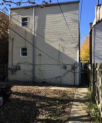2nd image of 6337 S Artesian Ave