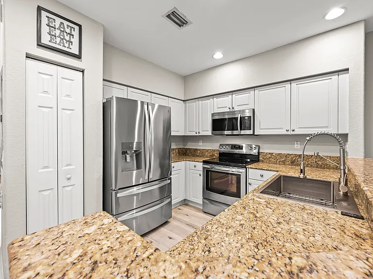 2827 SW 83rd Ter #102 — Photo 9