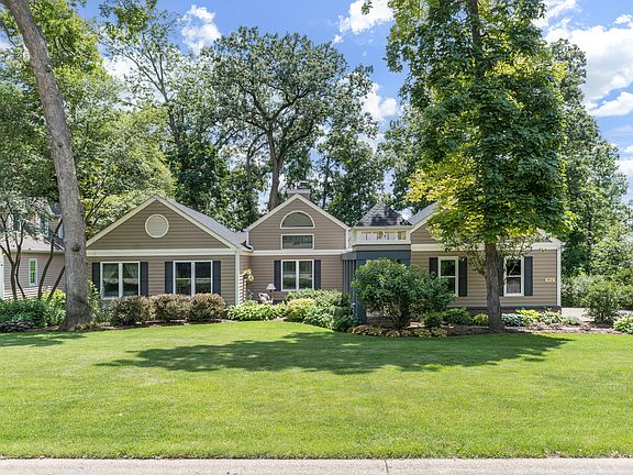 3rd image of 1912 Whispering Oaks Ln