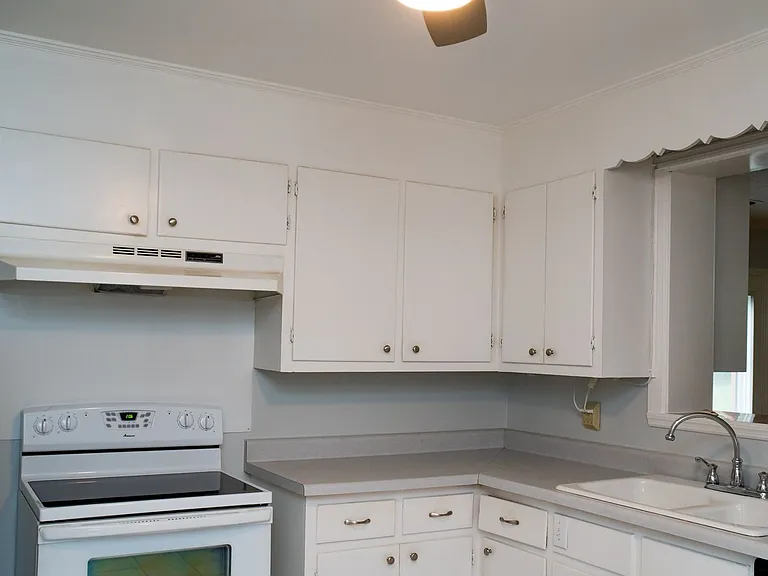 150 McCall St — Photo 3