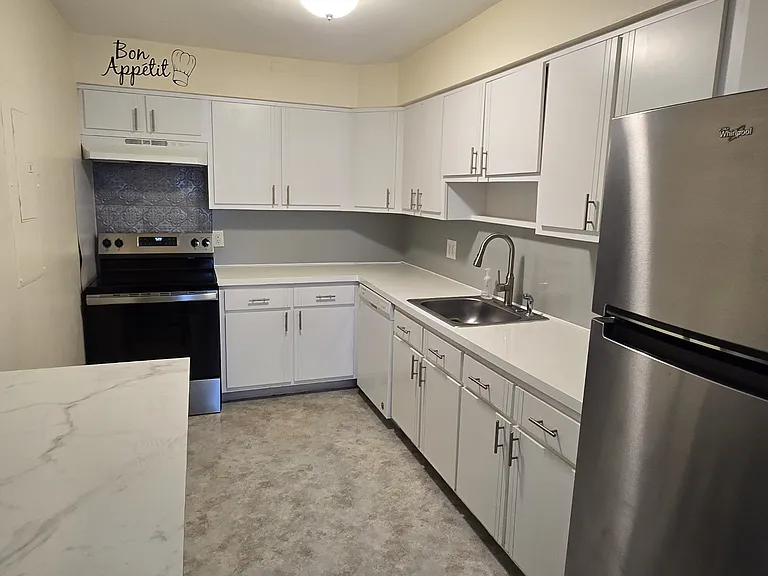 142 E Maple St #1 — Photo 4