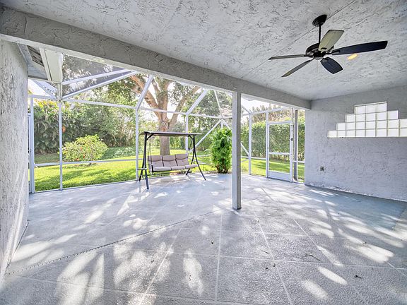 4th image of 1296 Lake Breeze Dr