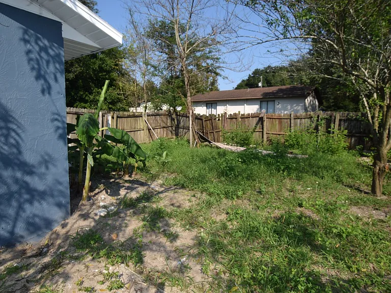 911 NW 59th Ct — Photo 3