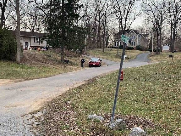 Exterior Neighborhood (street photo)