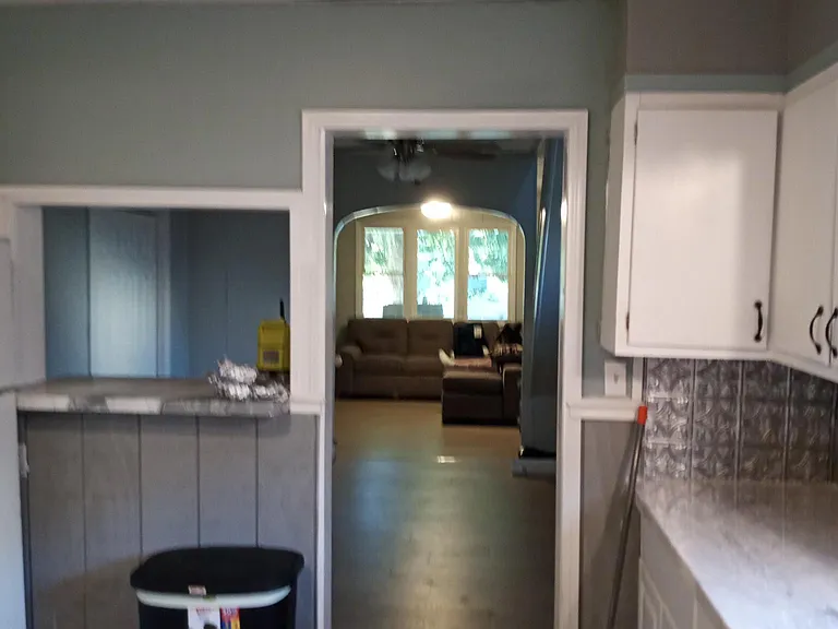213 Grote St — Photo 6