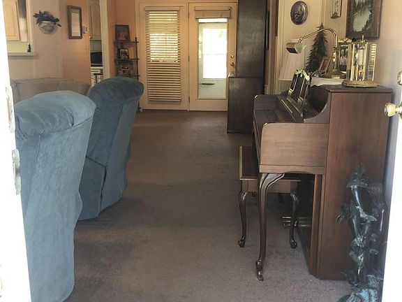 4th image of 107 Lacey Ln