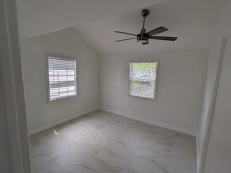 Main Bedroom, Entry way