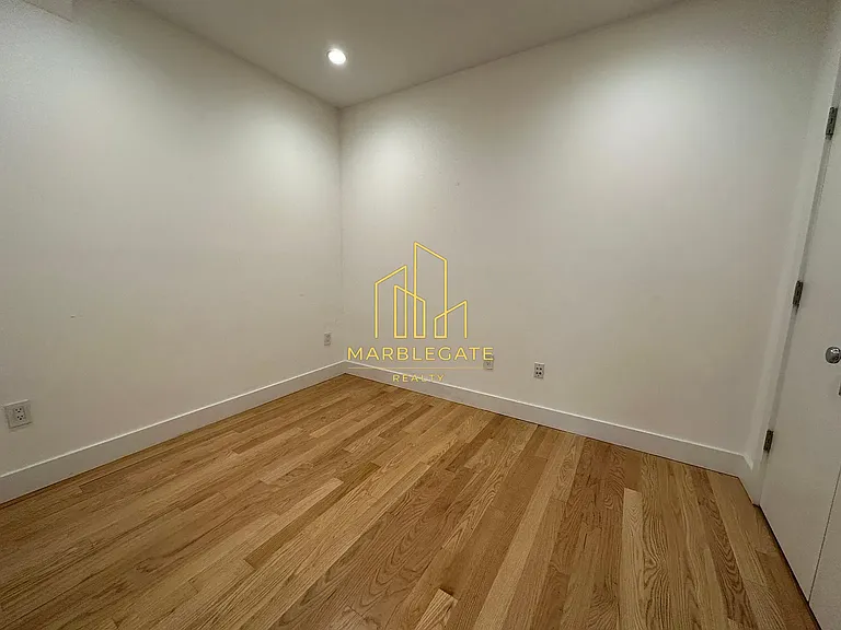 323 Park Ave #11 — Photo 12