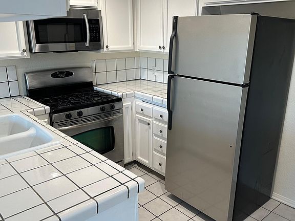 3rd image of 3780 Ocean View Ave APT 10