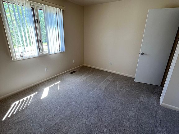 4th image of 105 Foxfire Dr #105