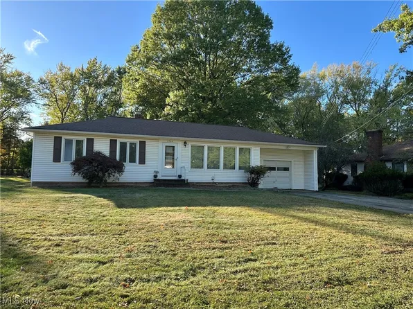 6564 Oakwood Dr, Independence, OH 44131