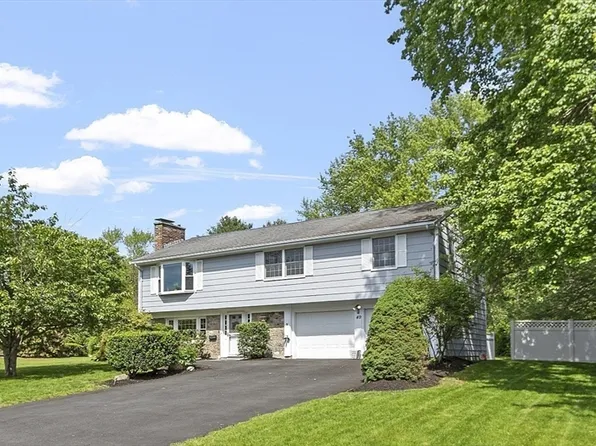 49 Angelica Dr, Framingham, MA 01701