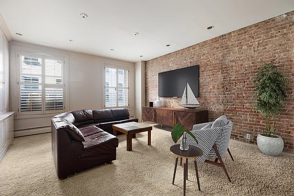 Sold by Compass | media 20