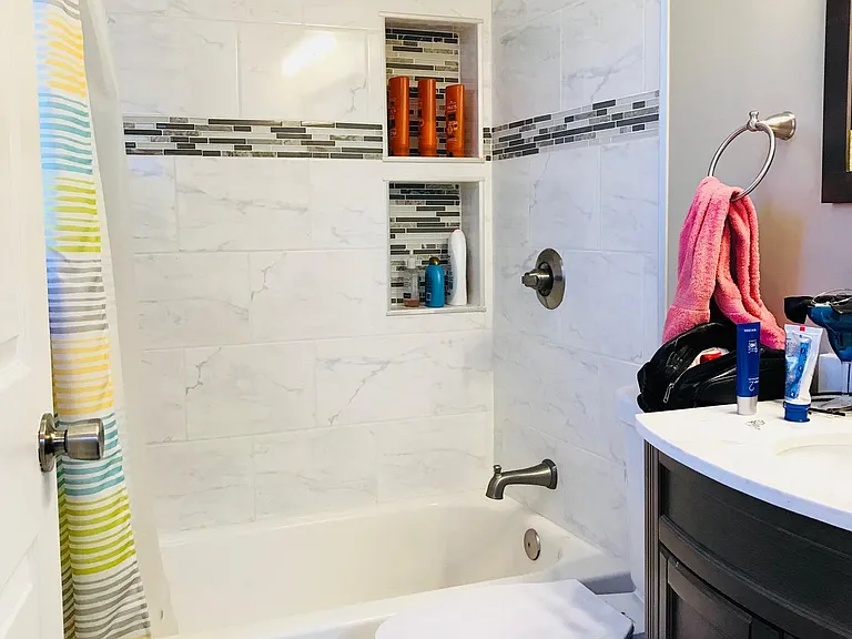Downstairs Full Bath.