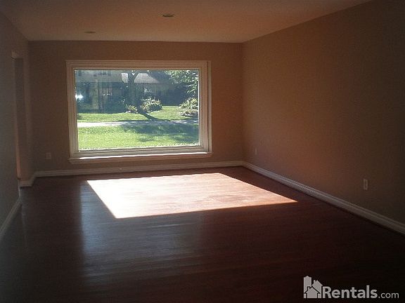 2nd image of 4284 Macqueen Dr