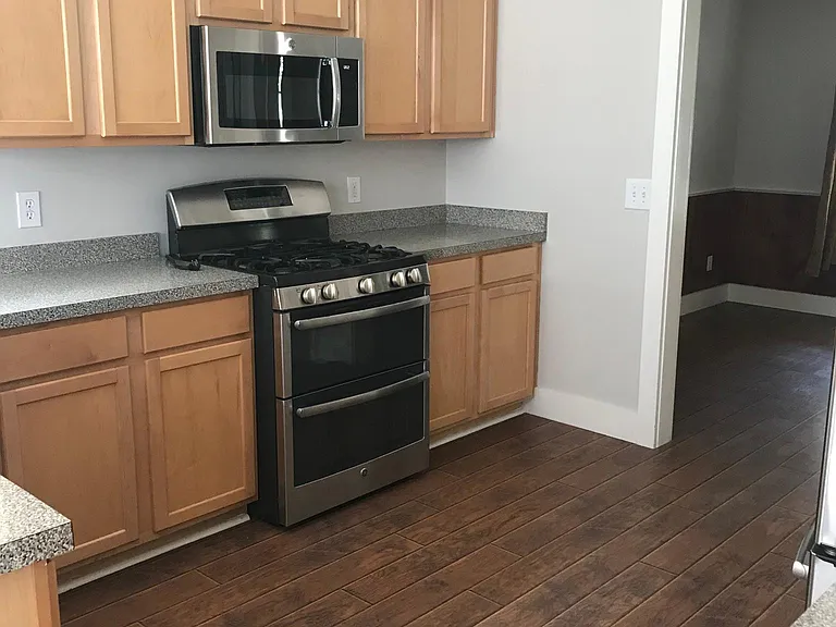 20 4th Ave #20 — Photo 10