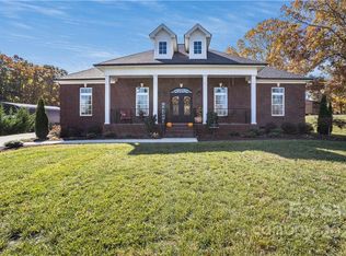 722 Ashebrook Park Rd, Dallas, NC 28034