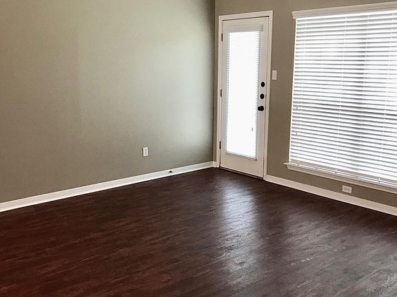 4th image of 1917 Stratford Dr