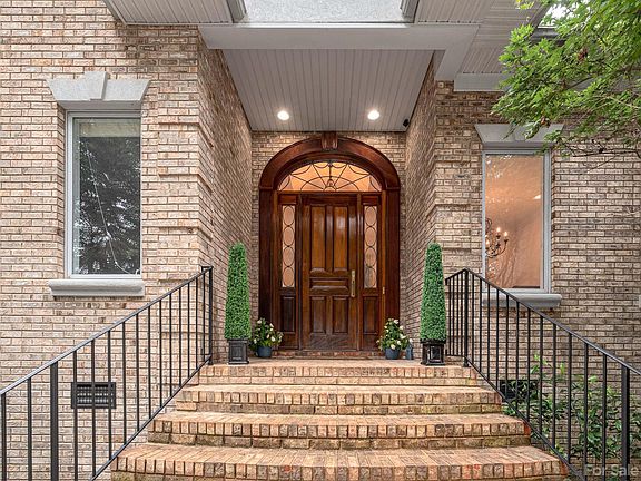 3rd image of 3223 Oak Brook Dr