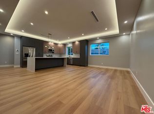 6532 Varna Ave, Van Nuys, CA 91401