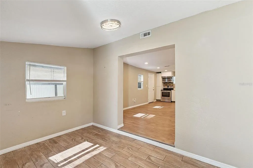 2 bed, 1.0 bath, 954 sqft, $1,545 — Photo 4