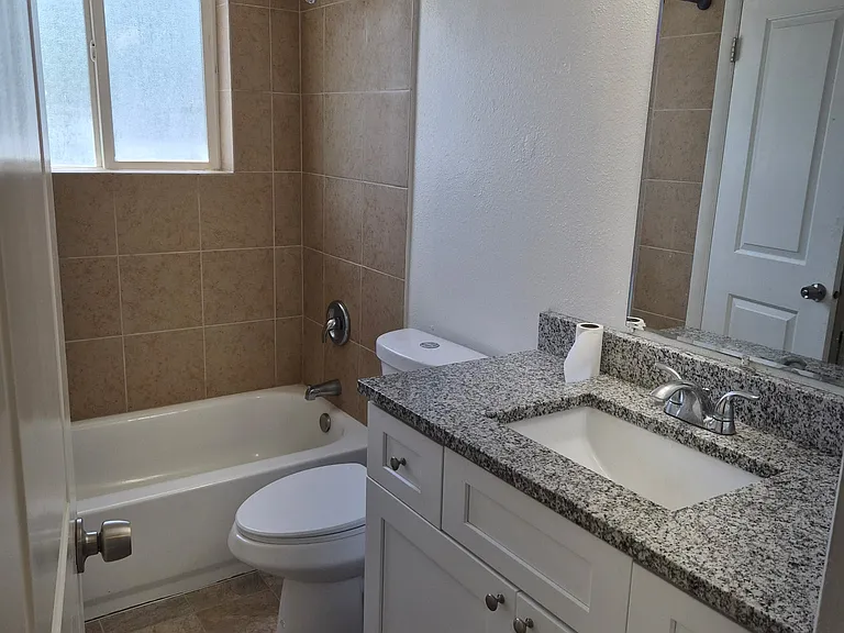 Magnussen Apartments — Photo 16