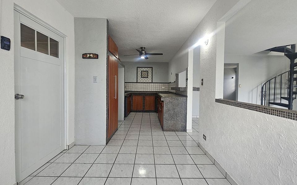 2nd image of Urb Villas Del Rey 5 Calle 30 Ld #3