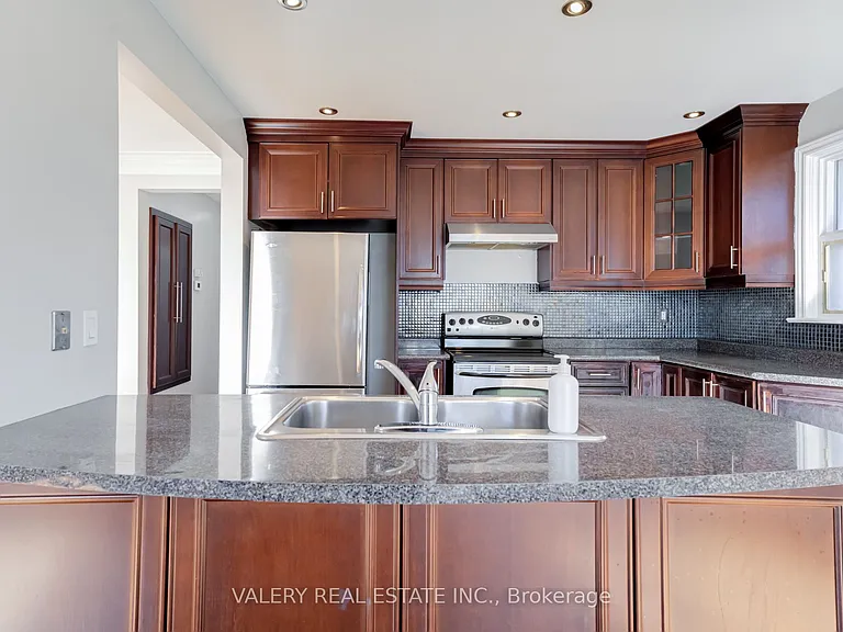 118 Dorcot Ave #MAIN — Photo 8