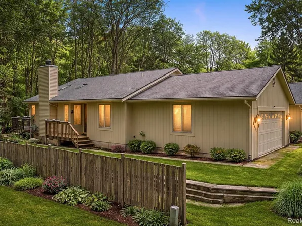 6586 Pontiac Lake Rd #1, Waterford, MI 48327