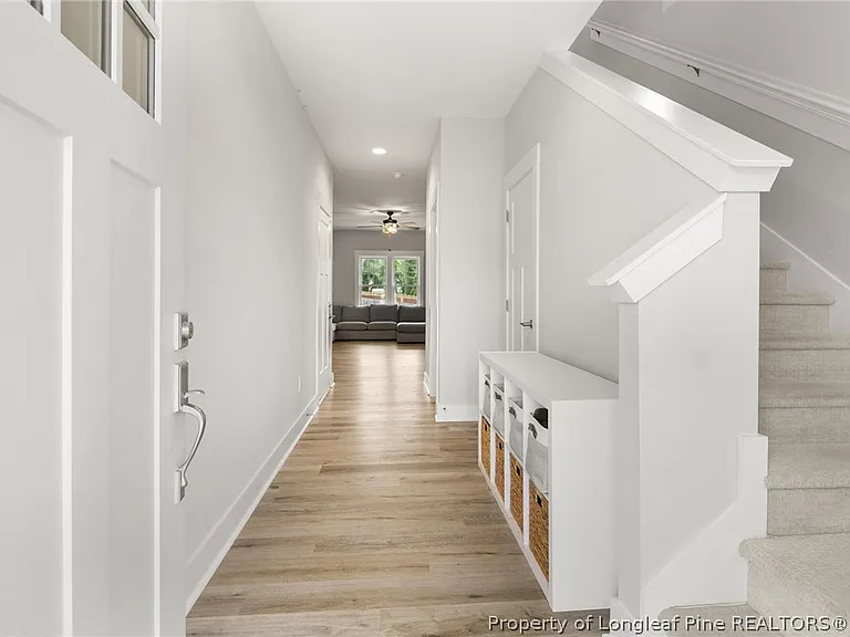 105 Woodford Ln — Photo 6