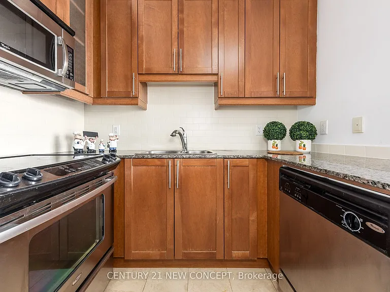 18 Holmes Ave #1812 — Photo 5